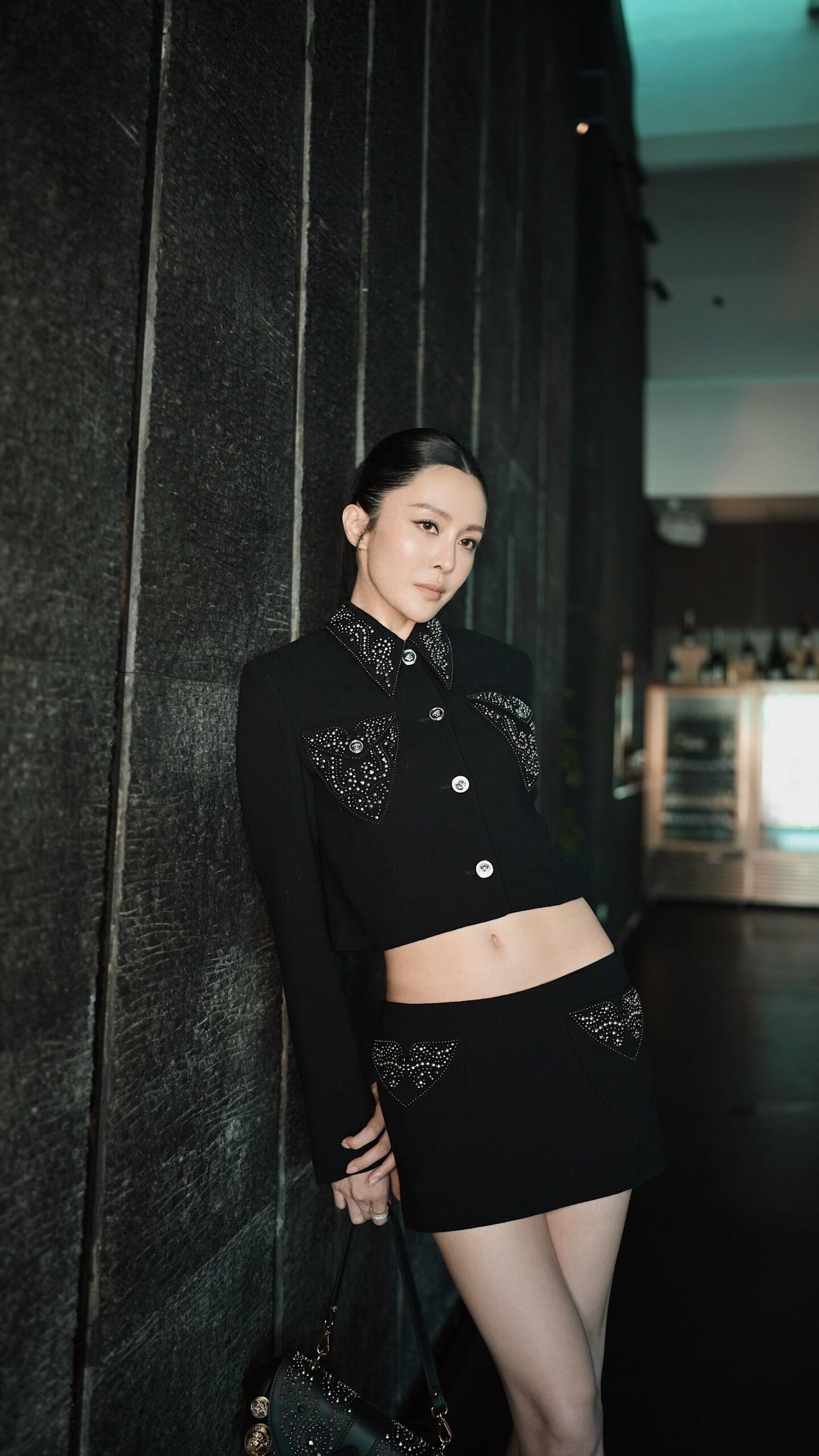 TVB演员张曦雯这腿绝了,脚踩高跟光滑迷人