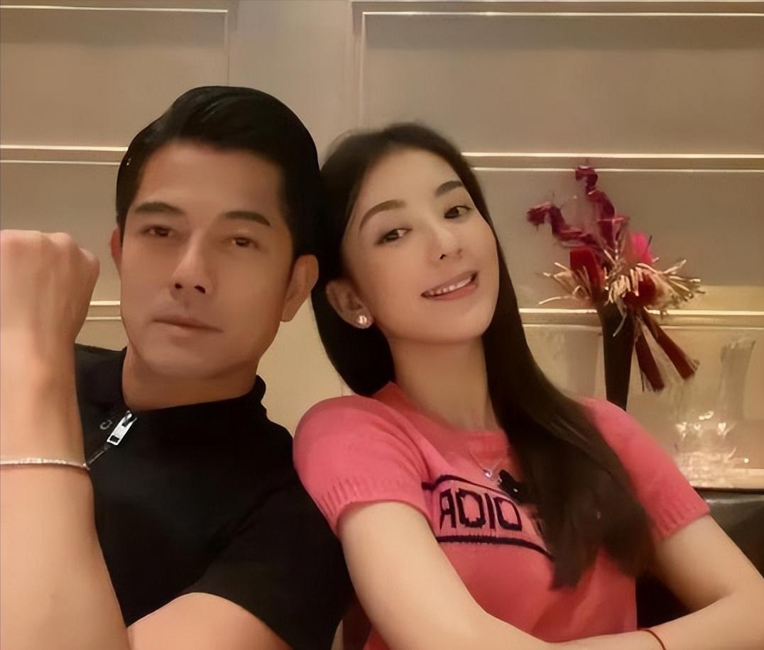 产后还不到一周，方媛现身为郭富城庆生，全身价值超50万引热议