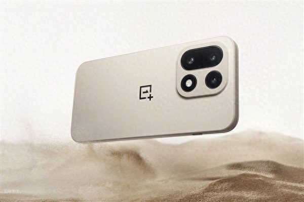 2025年度最美正面！一加15攻克超窄下巴