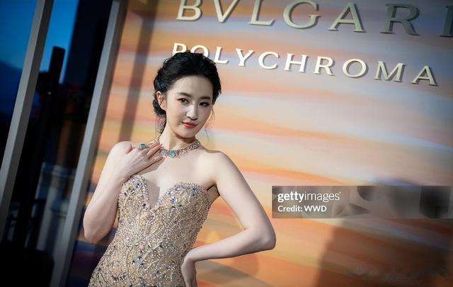 宝格丽这一夜，遭边缘化的刘亦菲，把娱乐圈名利场 展现的淋漓尽致