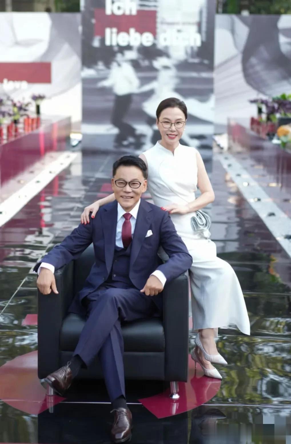 李国庆和张丹红这对新人确实挺般配的!