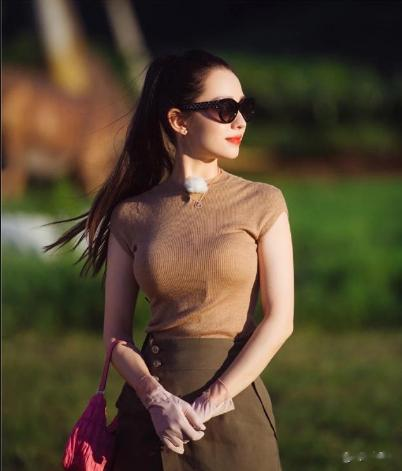 吉娜身材比例太绝，美到让人窒息！