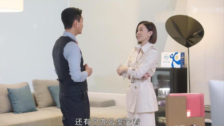 全程挤眉弄眼，说话油腔滑调，马国明、佘诗曼也带不动这位拖油瓶