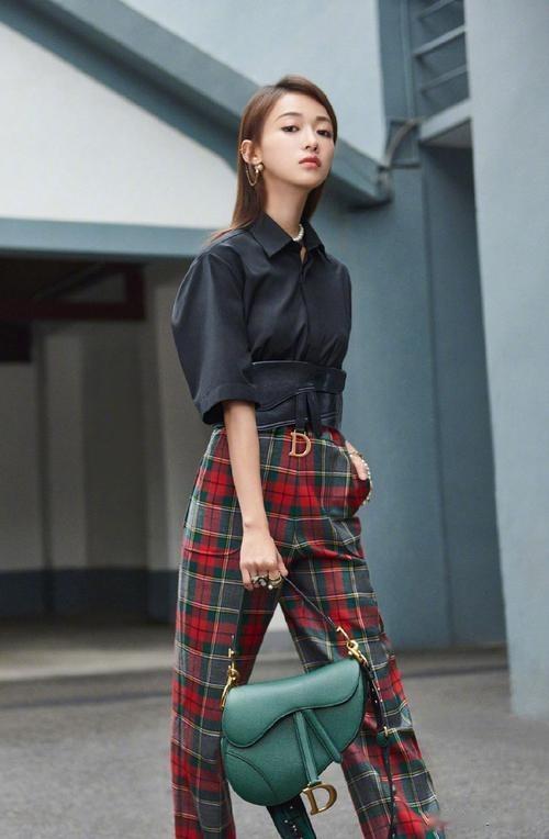 于正爆料吴谨言被换角：半年苦熬只拿5000块，背后女星是谁？