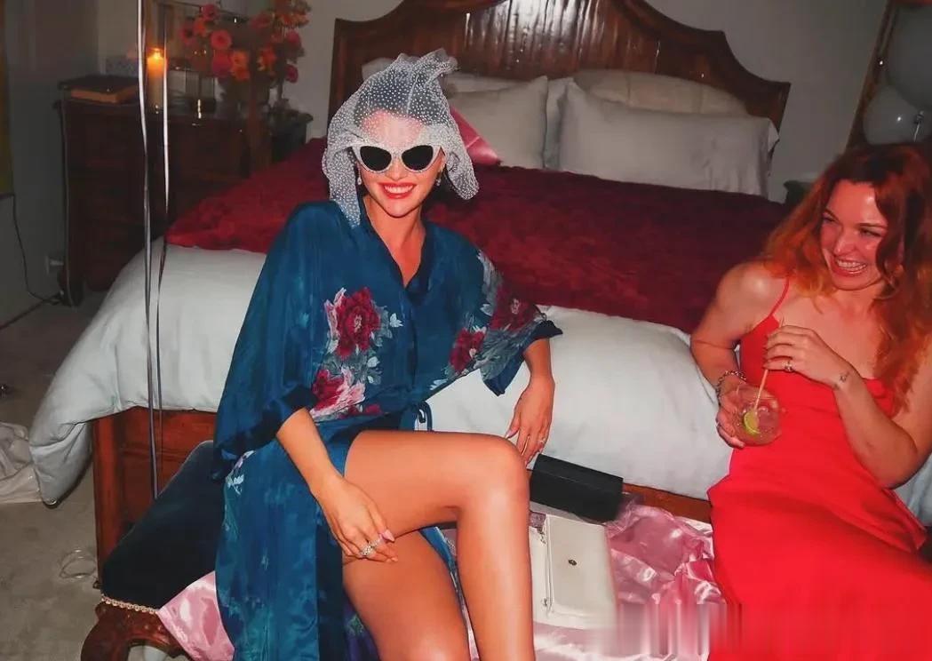 Selena Gomez赛琳娜晒婚前到婚后的照片