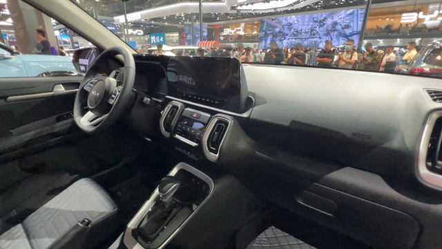 起亚准备退出中国吗？全系车型大降价，狮铂拓界嘉华降7万