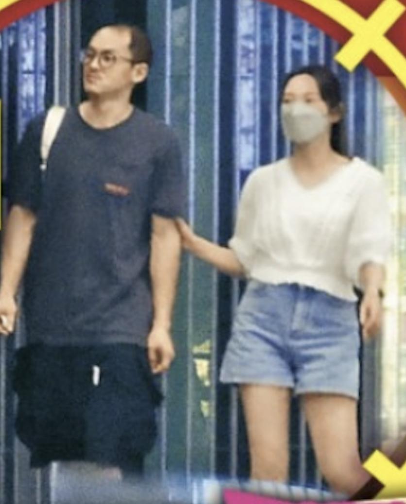 郭晋安45岁前妻新恋情曝光，两人吃饭相谈甚欢，男方秃头样子斯文