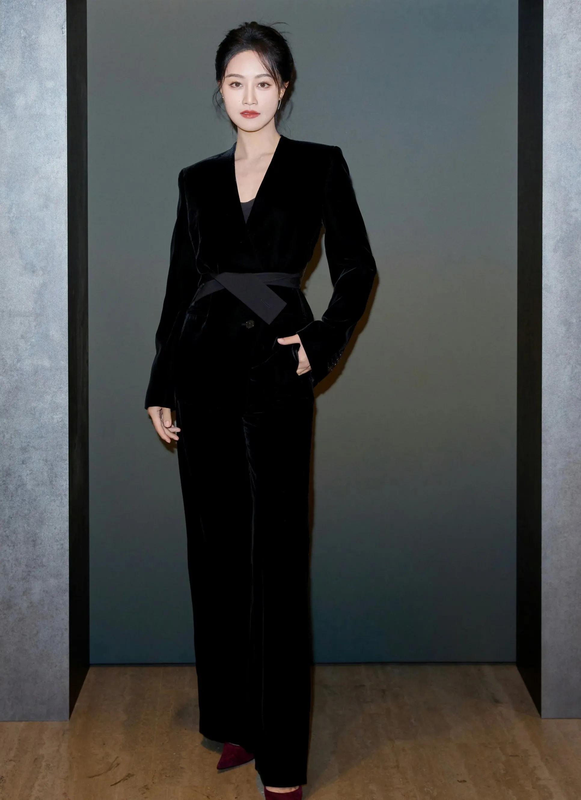 蓝盈莹米兰时装周写真美图