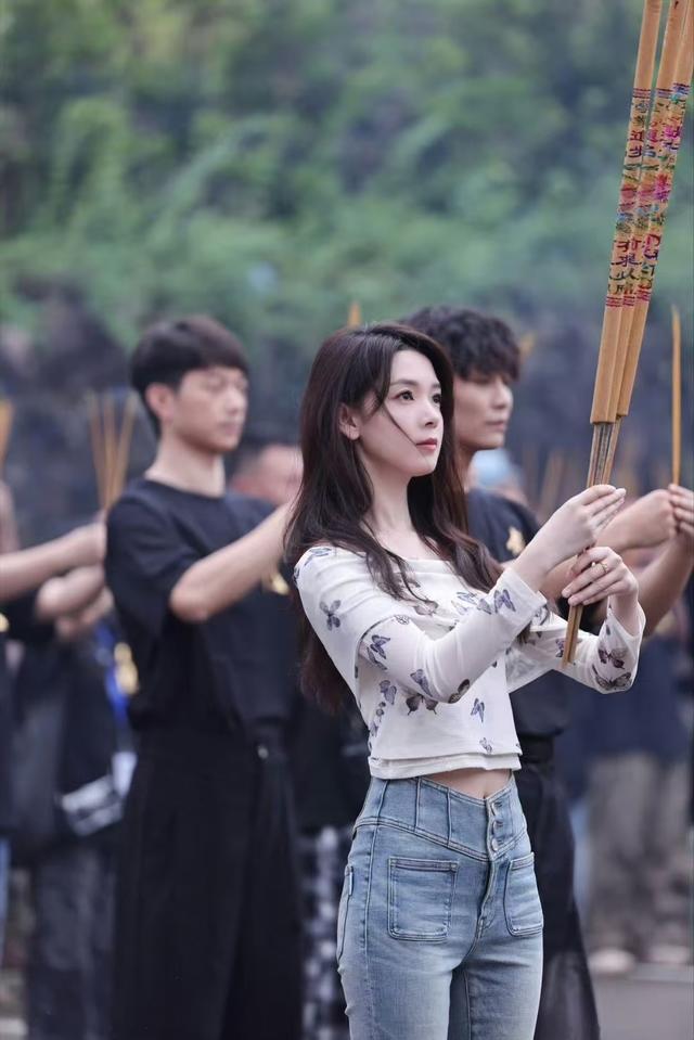 《九门》开机！陈瑶短发御姐霍仙姑惊艳登场，这反差萌绝了！