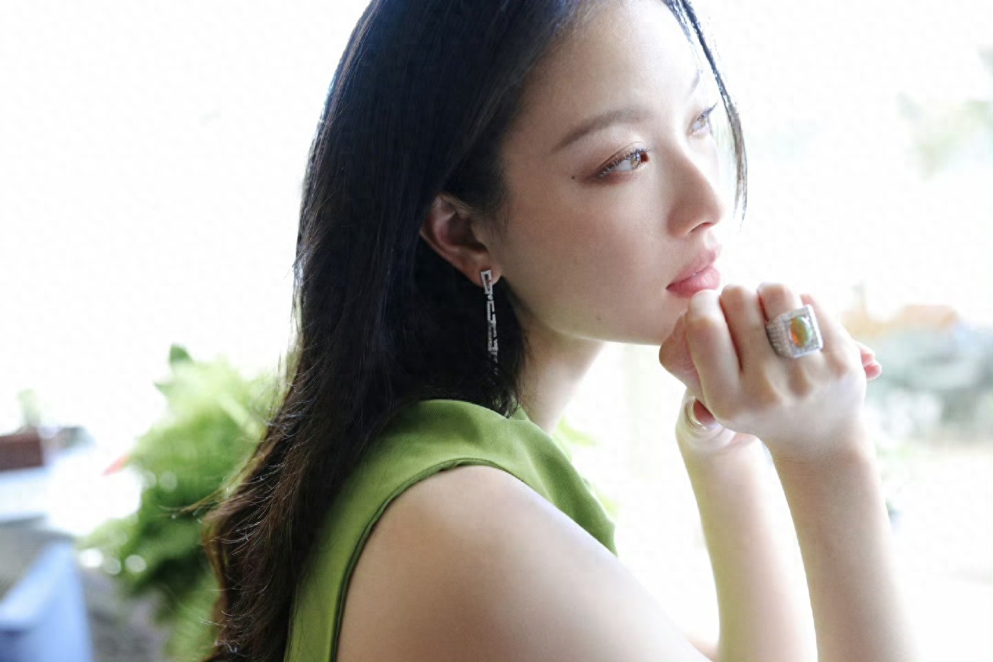 倪妮青纱荡漾，泛起优雅涟漪 ???