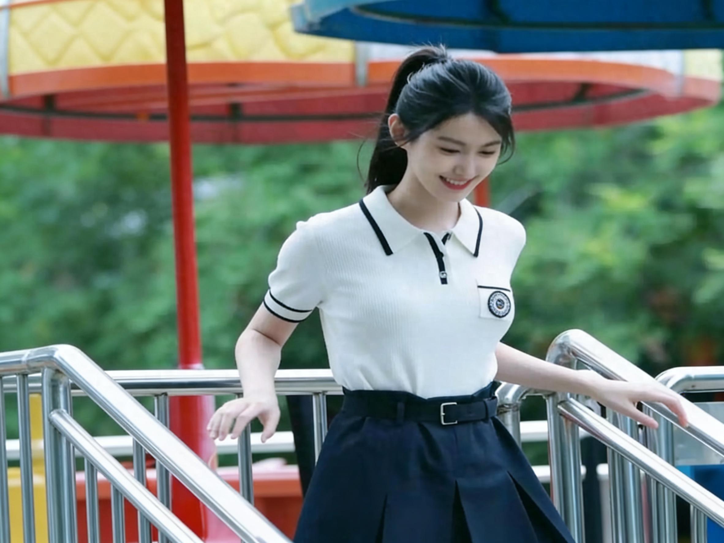 17岁张籽沐校服照刷屏！这少女感绝了，谁看谁迷糊