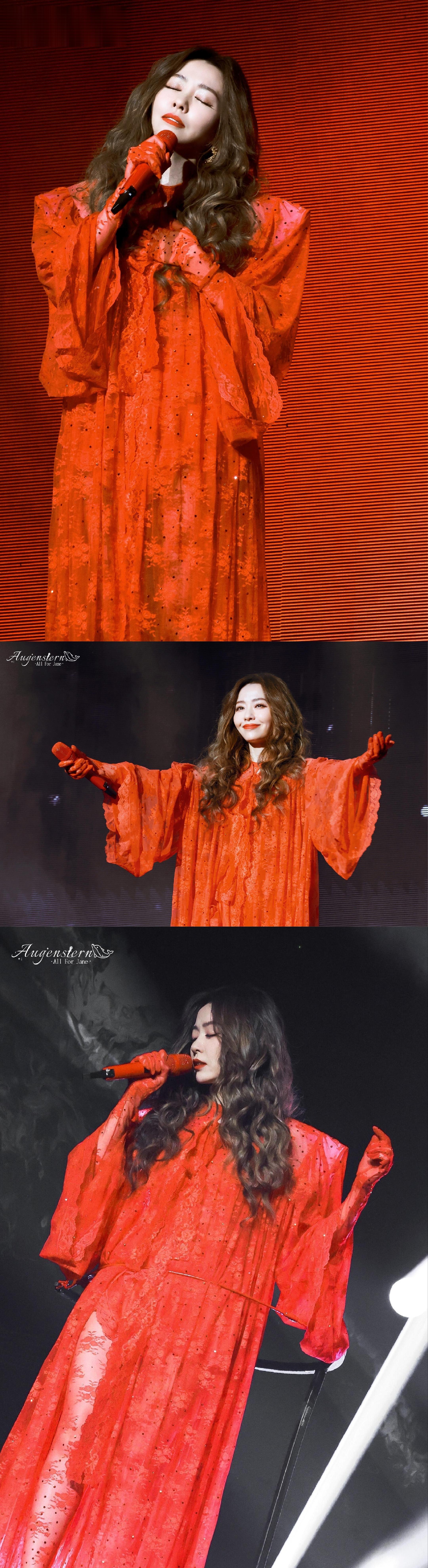 张靓颖演唱会舞台大胆蕾丝穿搭，红色丝袜真耀眼