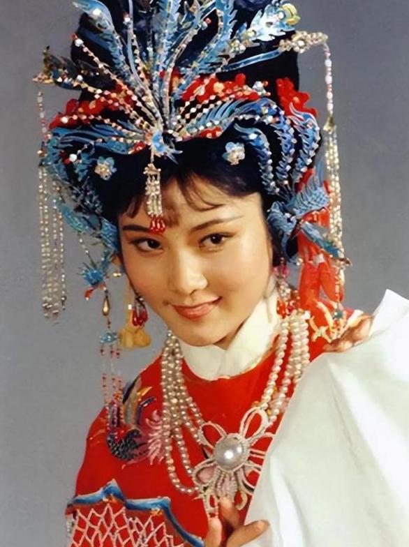 祸从口出？催生刘嘉玲、\内涵\张柏芝的何赛飞，让内娱沉默