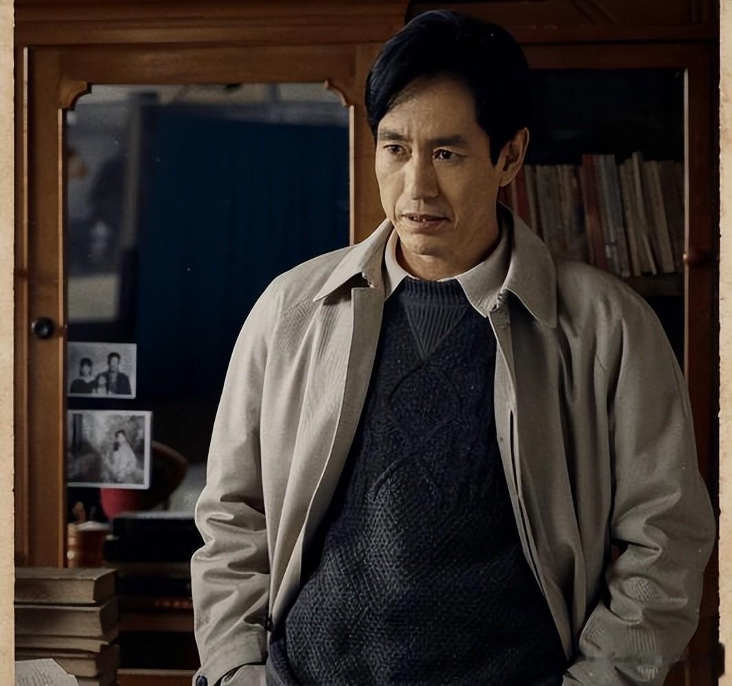 54岁演《大生意人》爆火，如今又父子同台飙戏，17岁儿子比他还帅