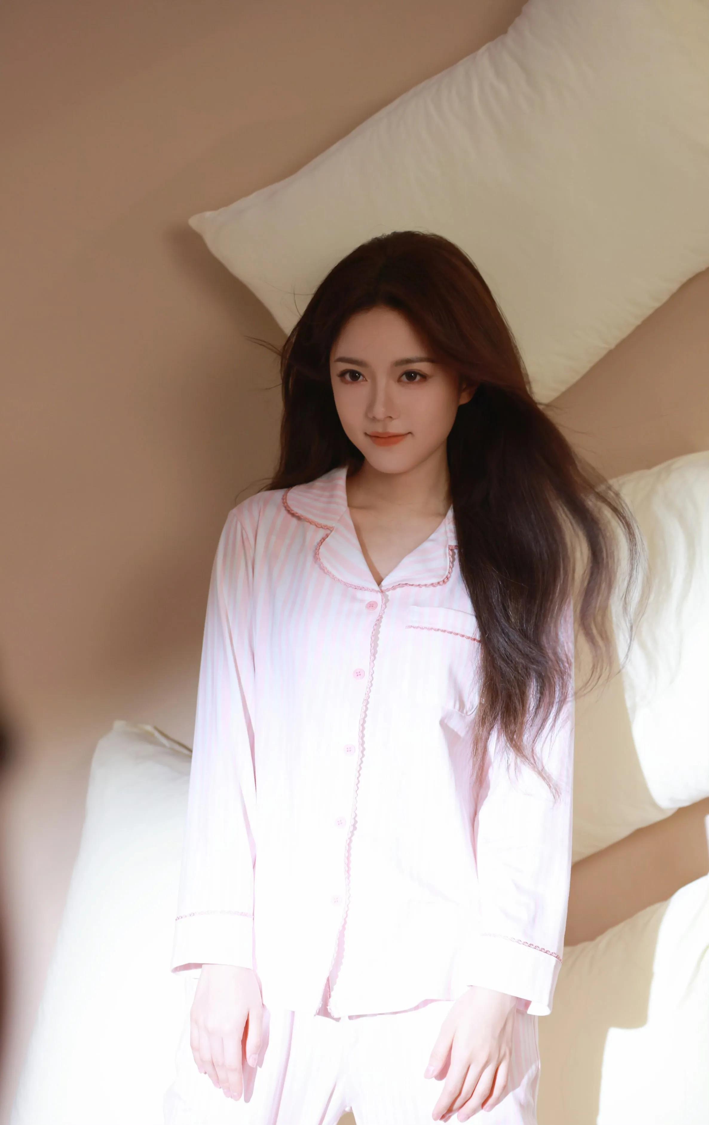 赵今麦睡衣代言美图