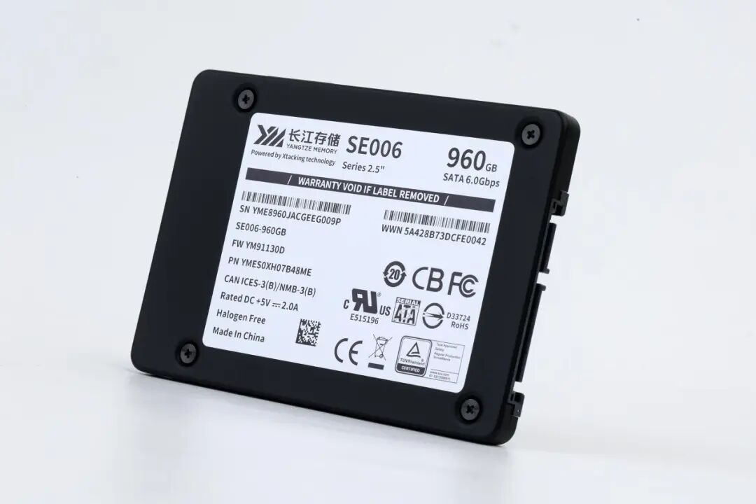 低延遲、速度穩，還有掉電保護！長江存儲SE006企業級SSD首測