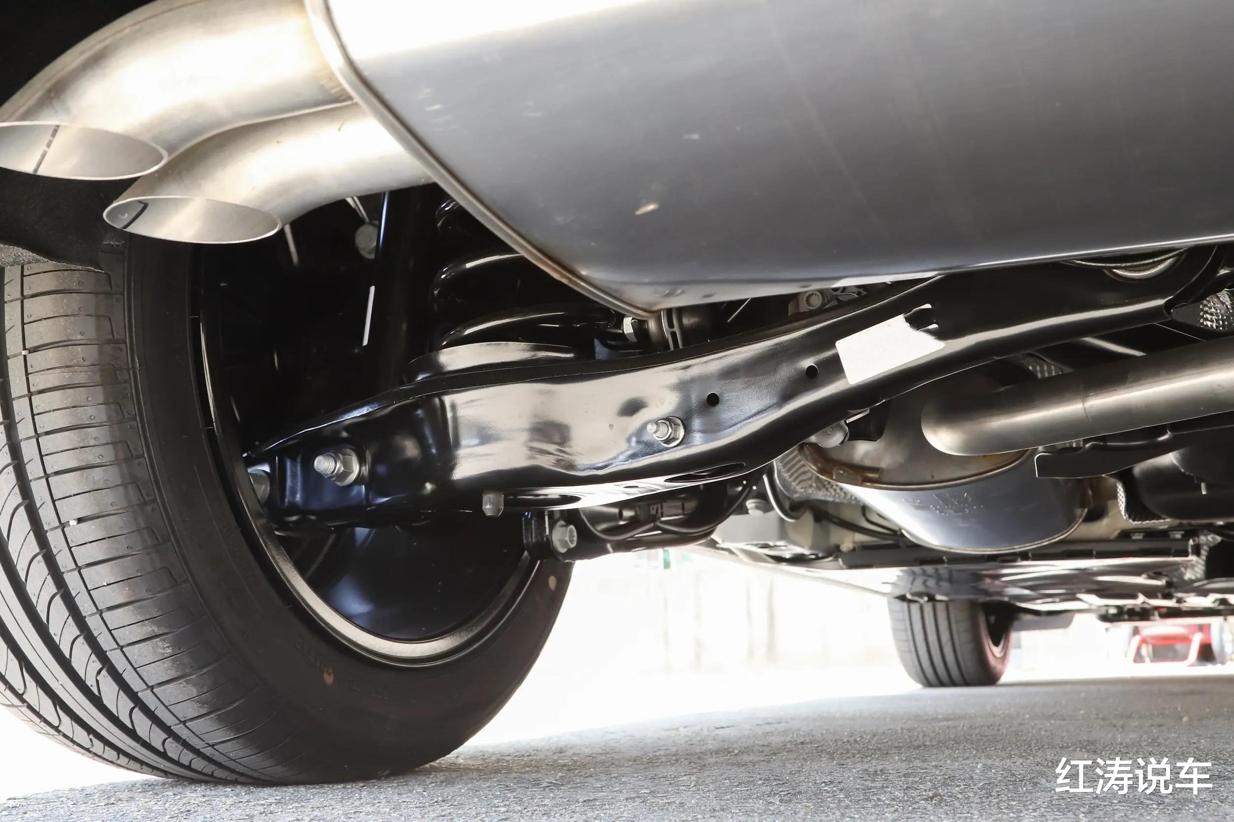 大众高尔夫外观帅气，灵活好开，底盘扎实，年轻人买它怎么样？