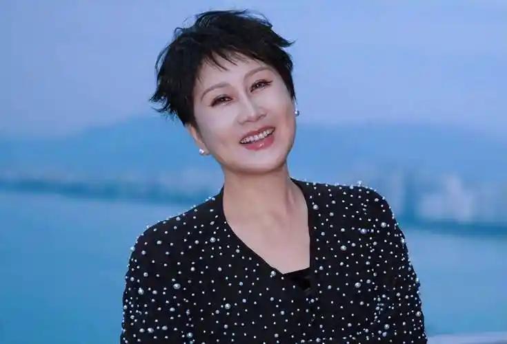 钱再多有什么用？63岁身价千万的张凯丽，还是要为28岁女儿操碎心