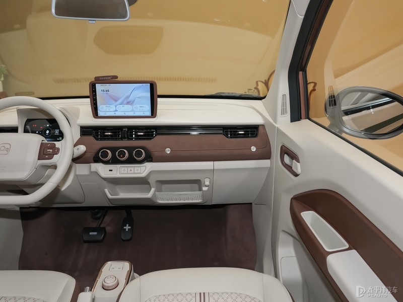 英伦/竞速双外观 实拍2026款奇瑞QQ冰淇淋