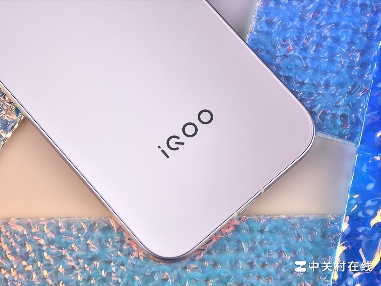 iQOO Z11 Turbo圖賞：能量與自由的配色表達