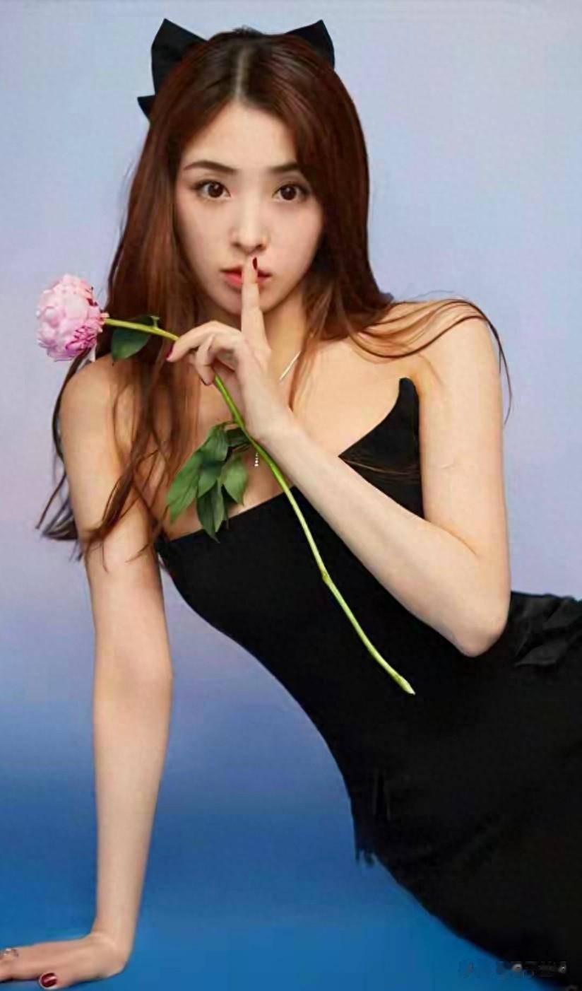 张含韵的奶欲更吸引人,36岁还是童颜,身材却饱满成熟韵味满满