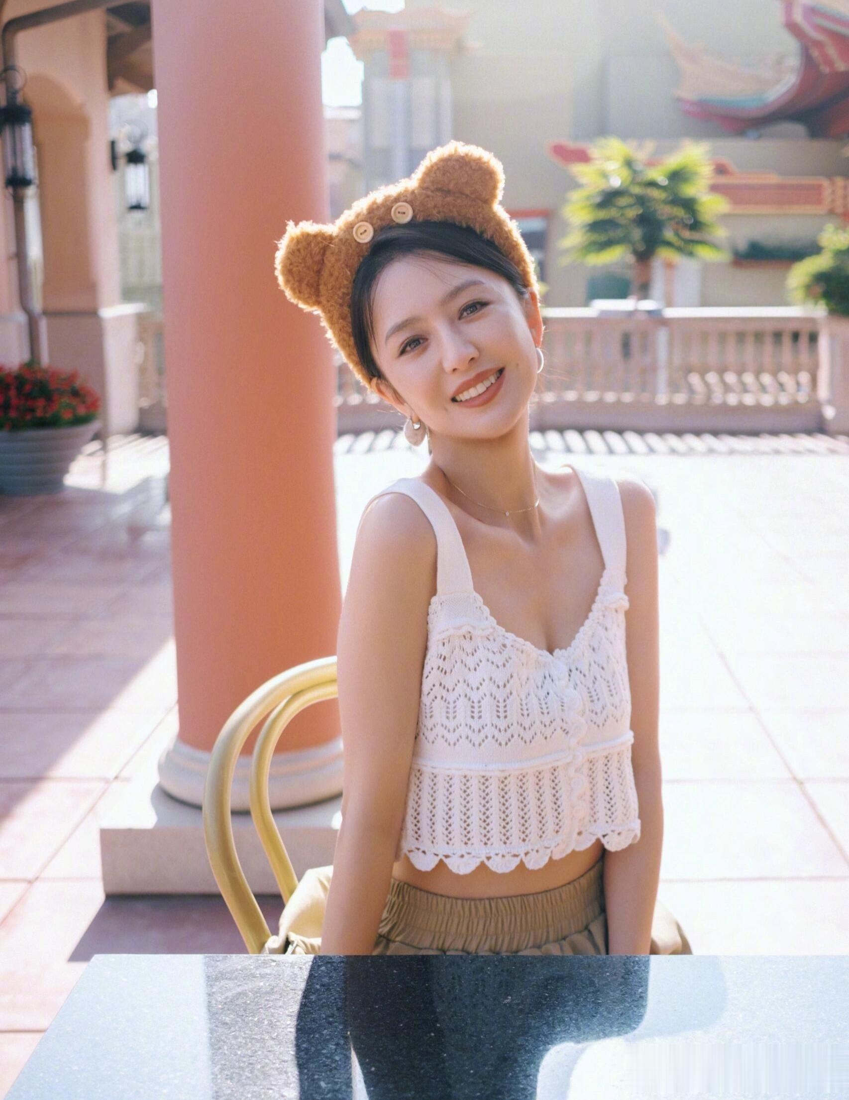 董璇、佟丽娅中秋节带孩子打卡环球影城,网友:四个人过日子多好