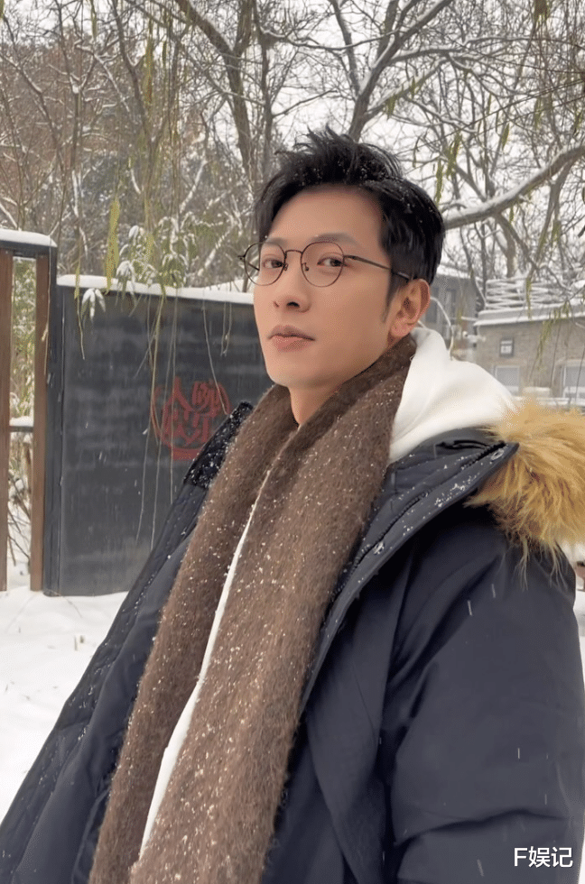 TVB型男高钧贤陪富贵太太参加晚会 晒恩爱合影甘当太太背后的男人