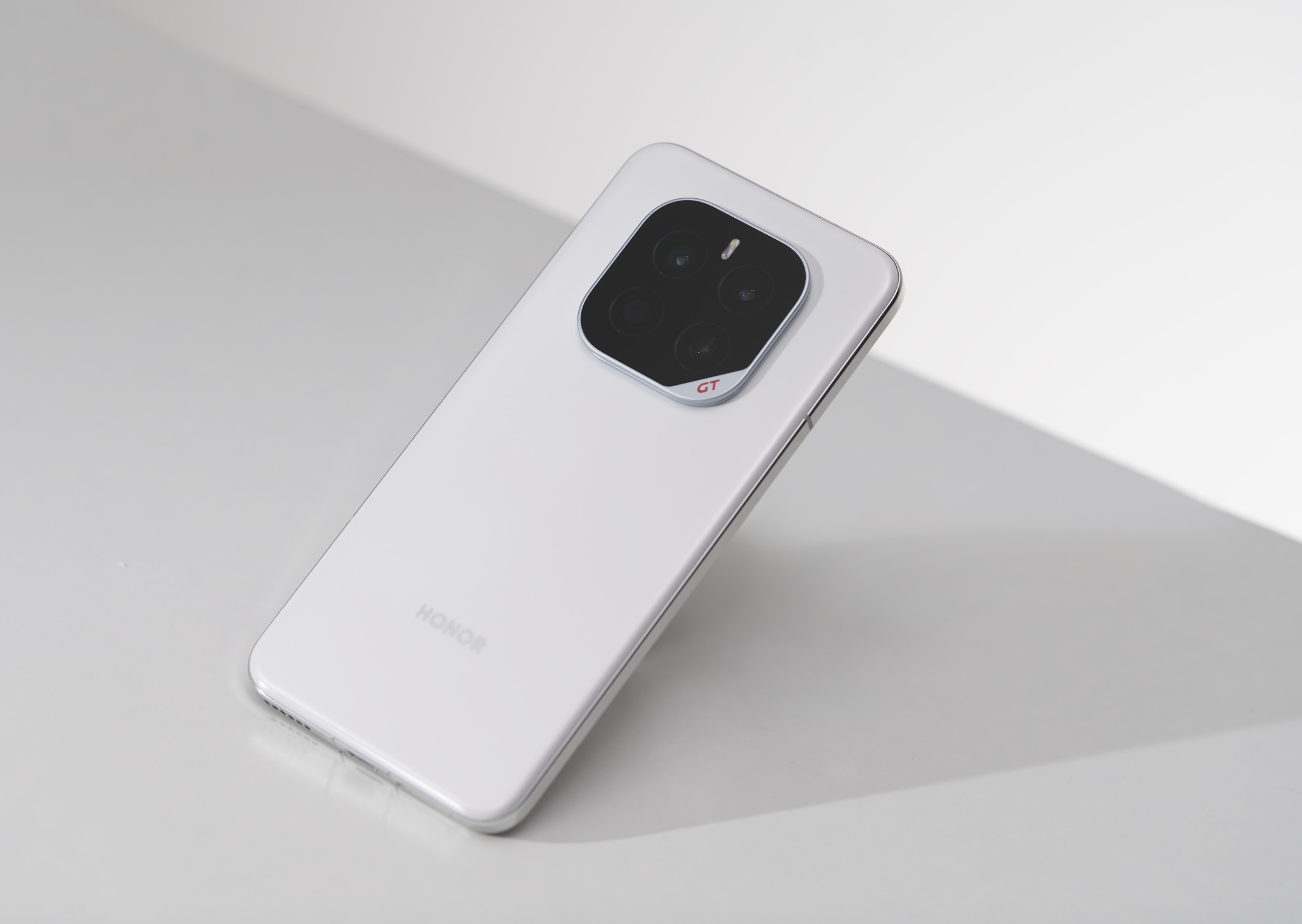 拿下3000元档性价比第一!多个版本卖到“断货”,这款手机值得买