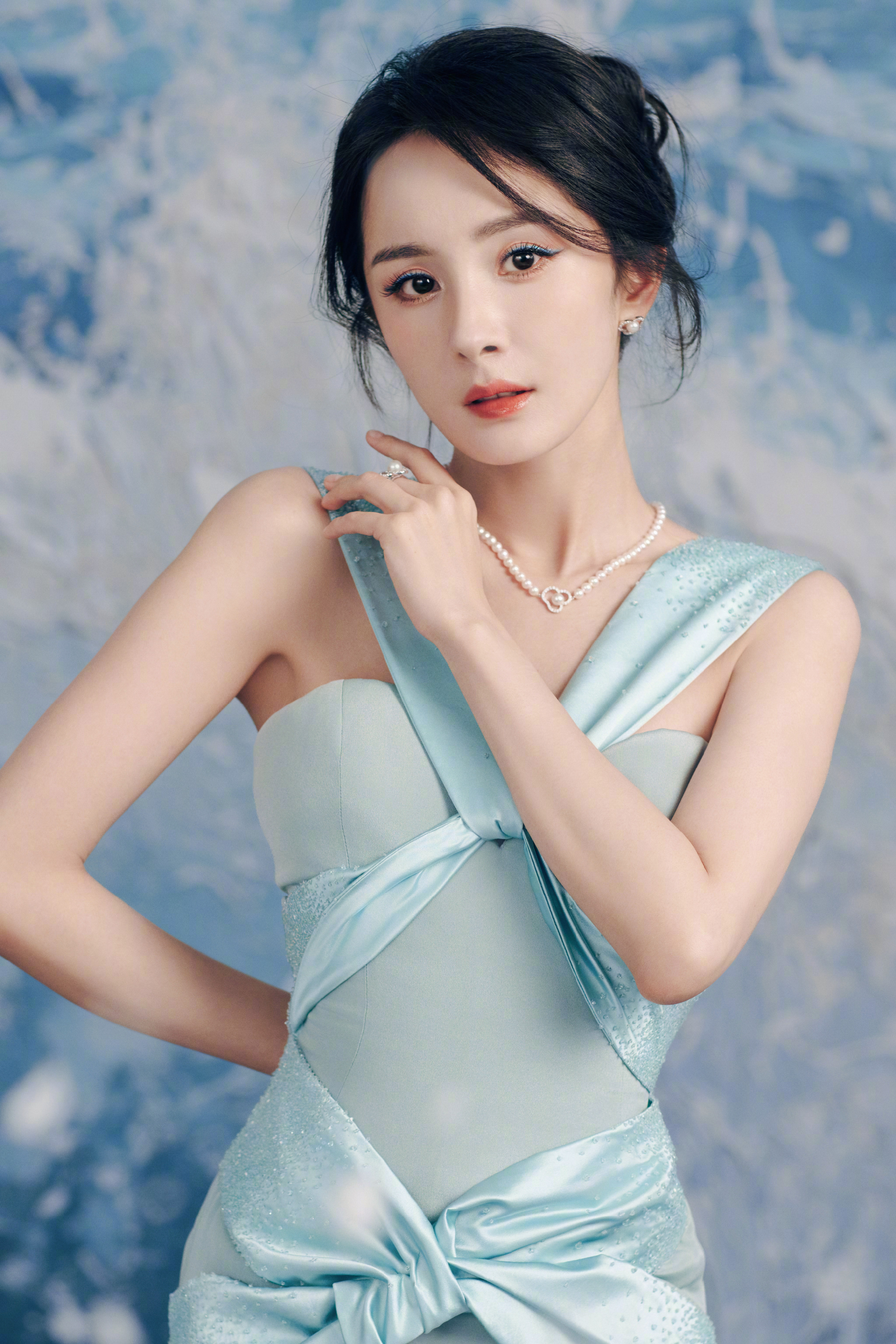 杨幂这穿搭真的太美了啊，百看不厌！