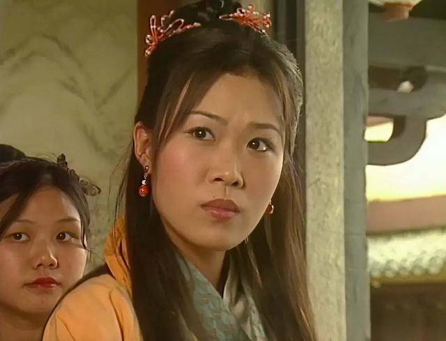 恭喜！TVB知名演员认爱小18岁绯闻女友，在香港拥有多块土地