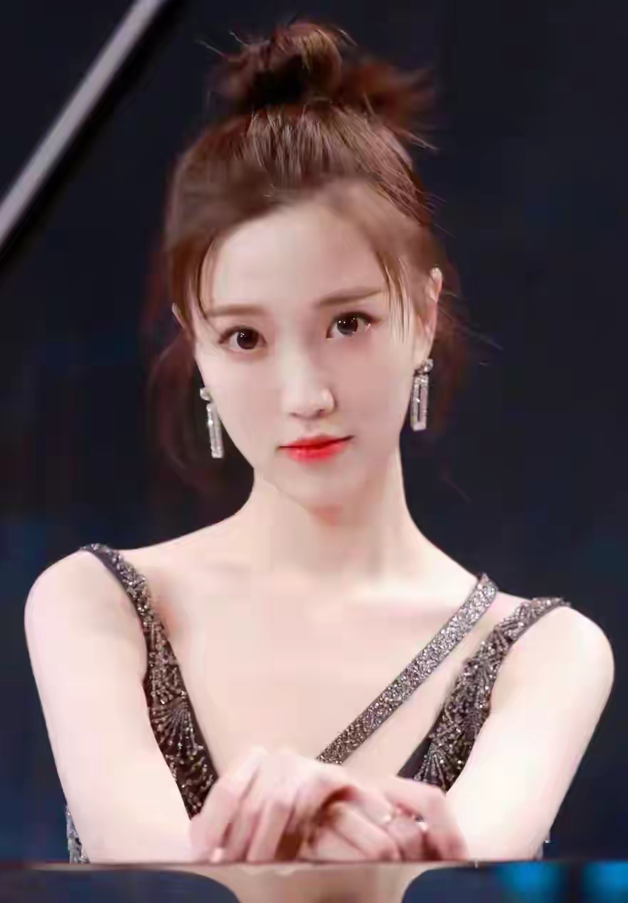 张纯烨:美腿主持人的名场面