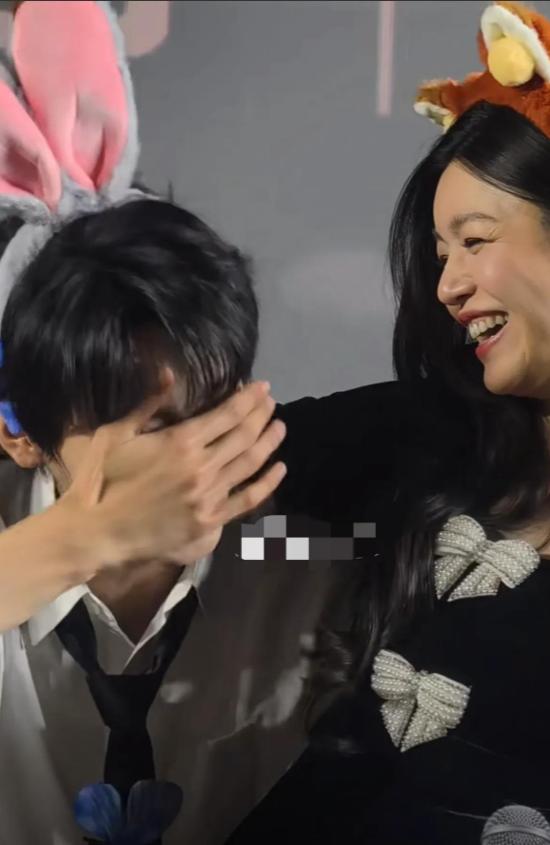 42岁陈妍希玩嗨了！剧宣撩周柯宇像是当年撩陈晓，陈小纭看不下去