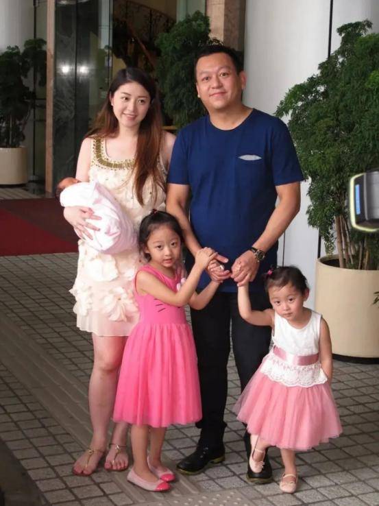 TVB前港姐徐淑敏风雨不改为丈夫庆祝53岁生日!