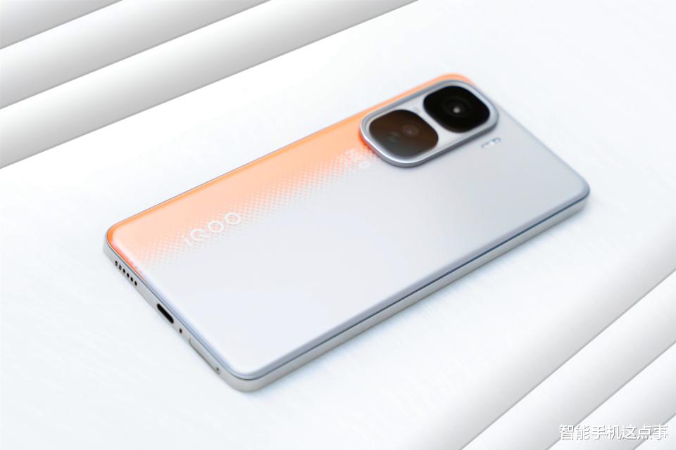 iQOO Neo11系列关键配置敲定:金属中框+2K屏幕,主打电竞风