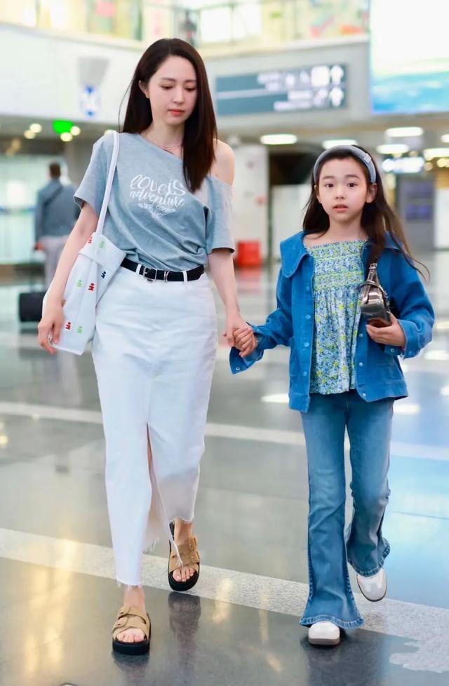 大s遗愿实现了,马筱梅投其所好,讨玥儿箖箖欢心,姐弟开心互动