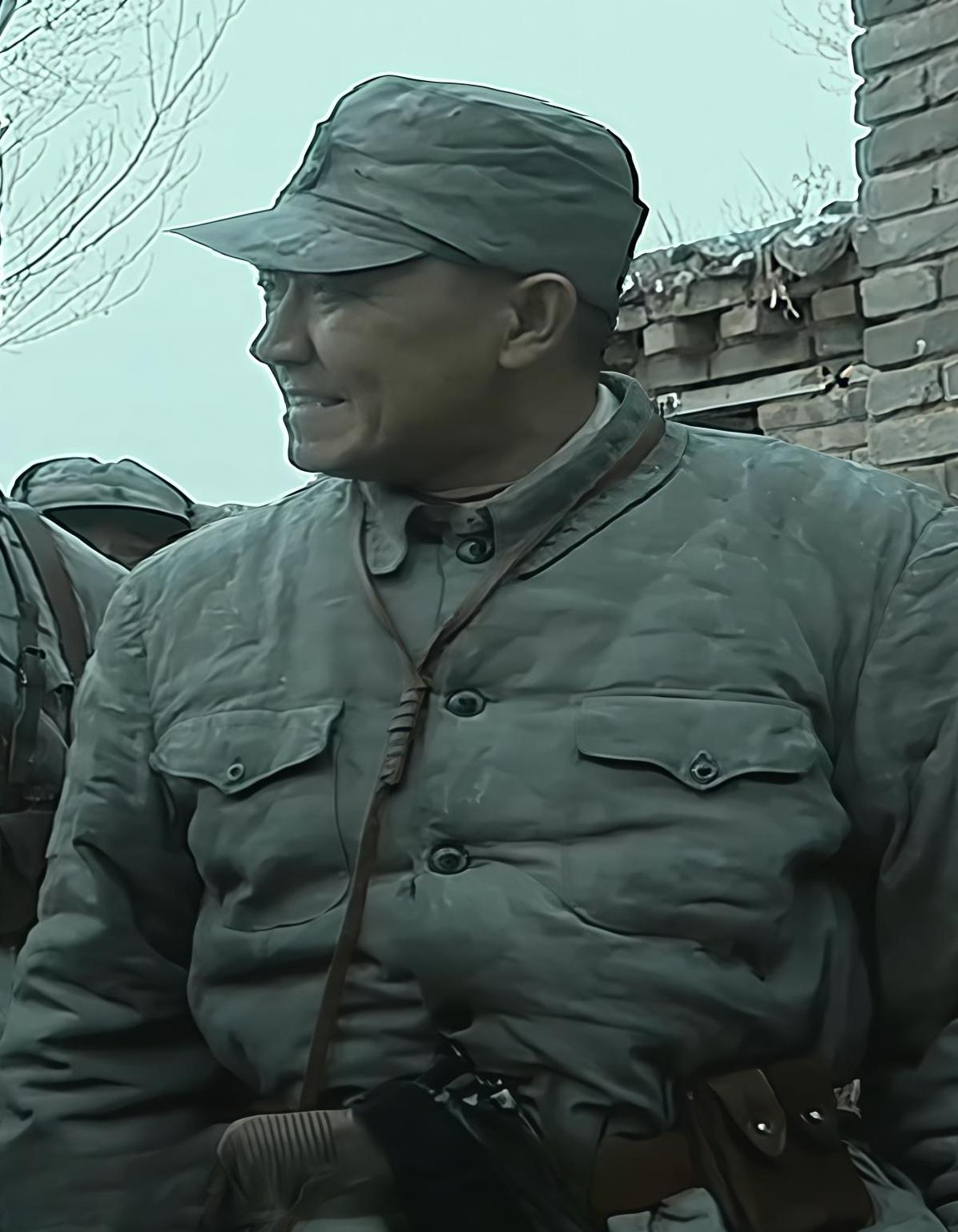 在《亮剑》里,钱伯钧带两千人装备,李云龙为何只收获一个营?