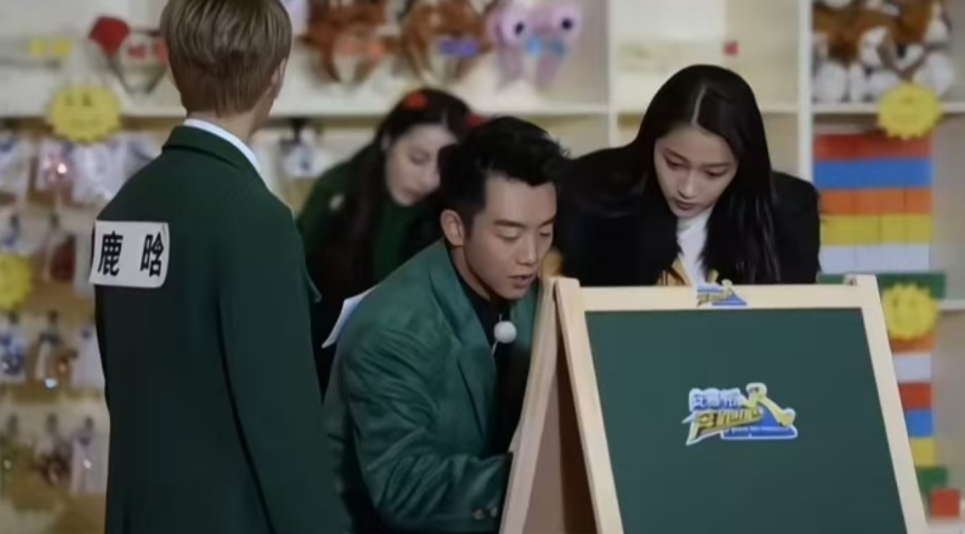 炒个CP，两个顶流闹成这样？