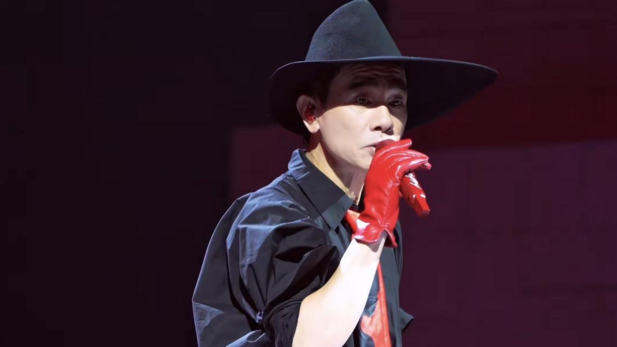 同样是开演唱会，看了58岁陈小春和郑伊健，才知法拉利也需要保养