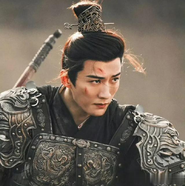 新剧路透刘学义遇上王鹤棣,一个头大脖子粗一个少年十足,没眼看