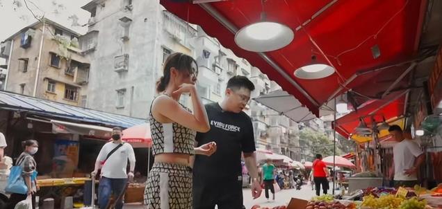 广州:天后蔡依林逛菜场,场面冷清无人围观,网友:广东人不追星