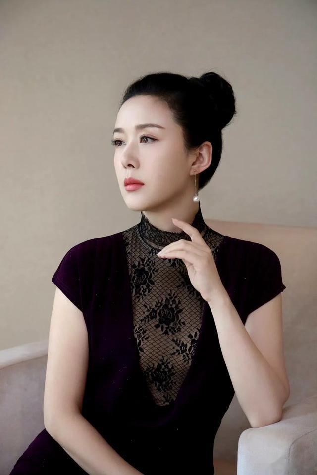 颜丹晨,最美嫦娥姐姐,气质还是那么端庄优雅,不减风华