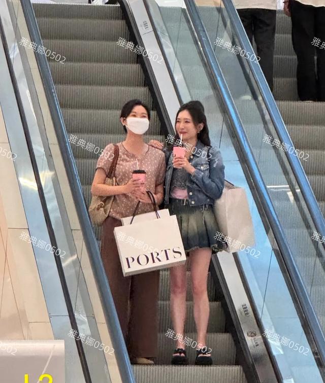 江疏影肿么了？脸很肿发泡感很强，倒是佟大为很年轻样子一直没变