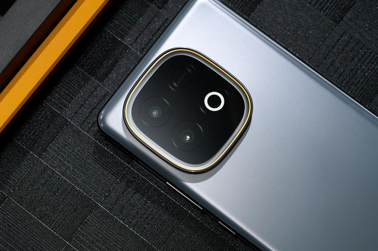 iQOO Z10 Turbo+发布!性能续航双王炸,超分超帧畅玩!