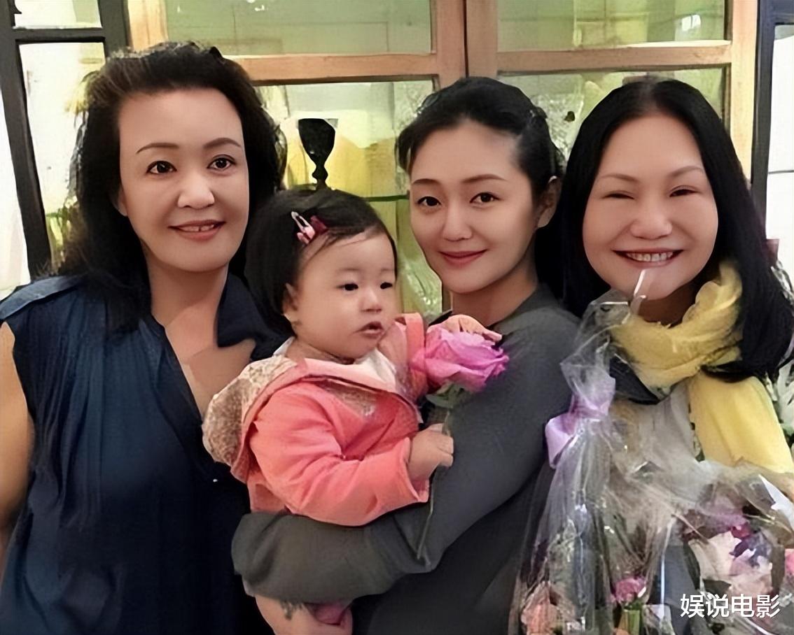 S妈在女儿下葬又发言，暗指女儿10年婚姻不幸，网友评论亮了