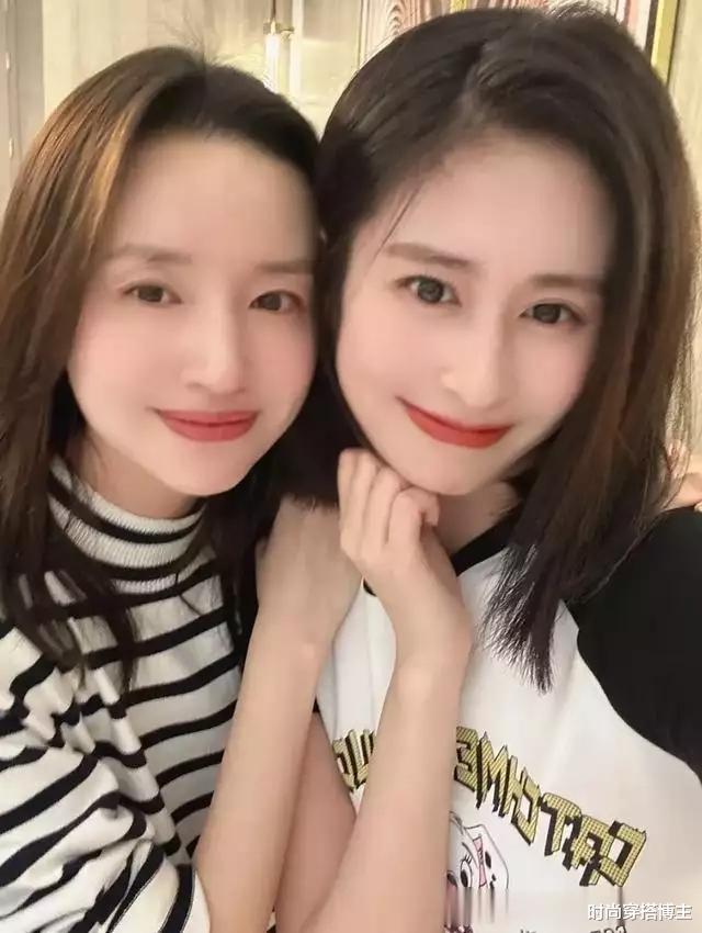 董洁44岁生日被剧组人员团宠，穿条纹衣服显年轻，活力十足似少女