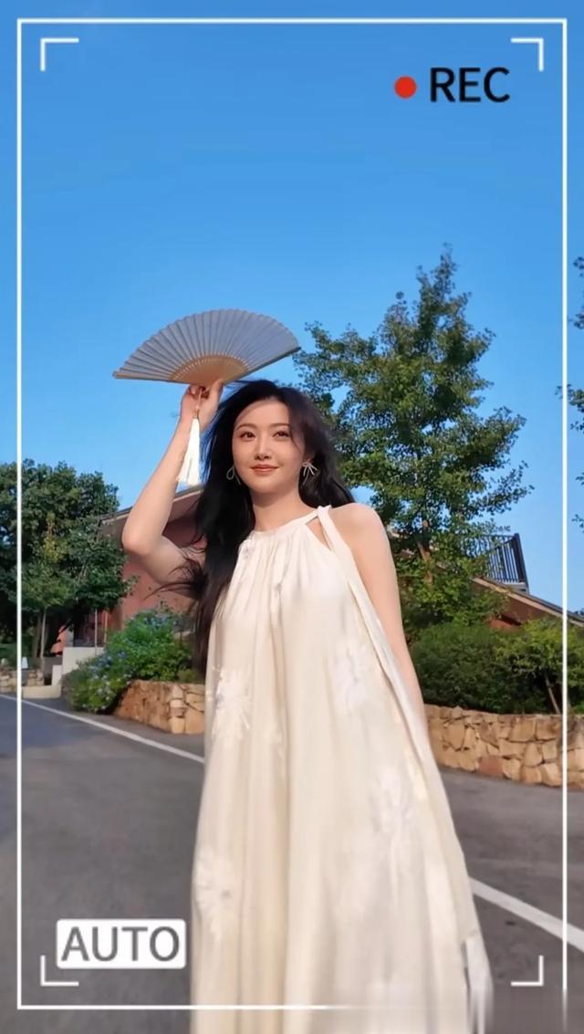 景甜人如其名，温柔甜美，今天分享的每一张照片都很出片！