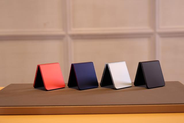 三星Galaxy Z Flip7图赏 外屏极窄边框 全面大视野