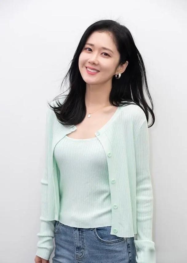 从\万人捧\到\万人嫌\，声誉一落千丈的这4位女明星，到底冤不冤