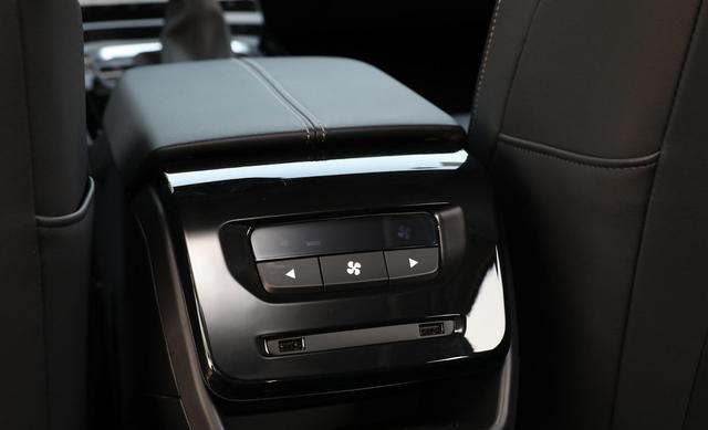 五菱新款六座MPV，中排独立座椅，轴距2800mm