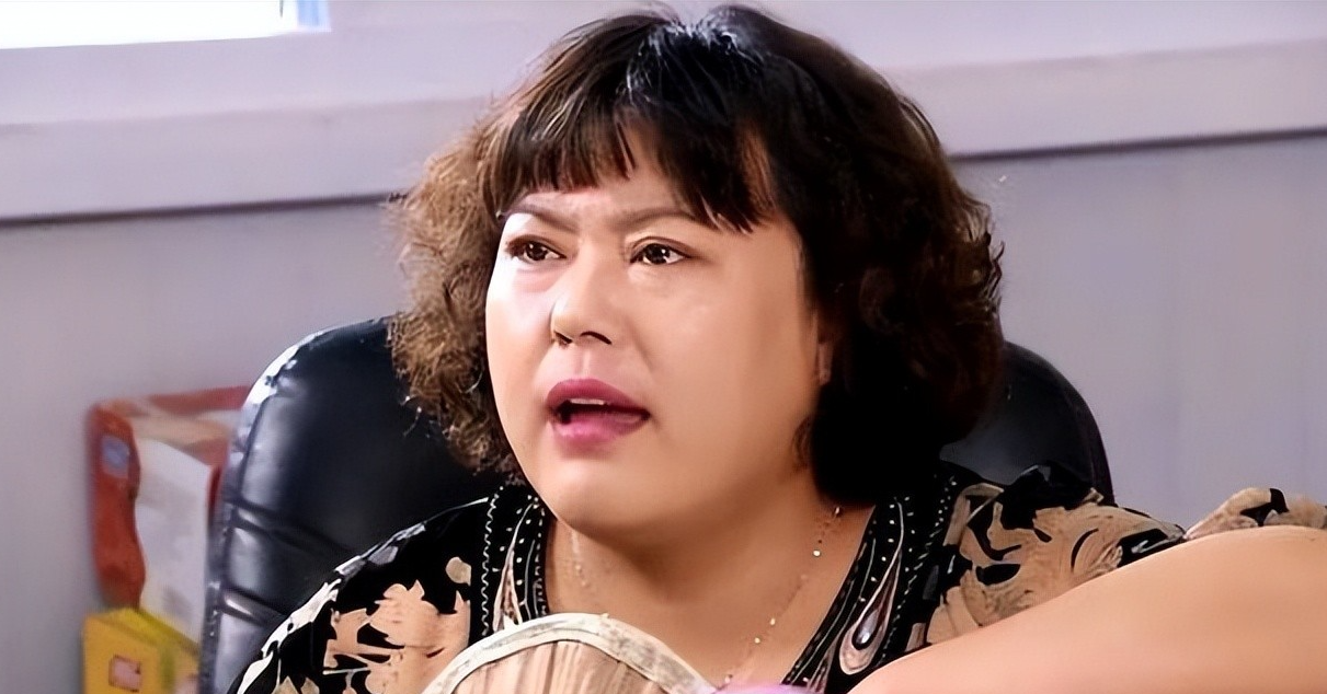 李菁菁抗癌后现身,身形消瘦!